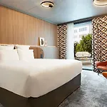 Pullman Hotel *