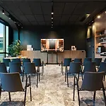 Pullman Hotel *