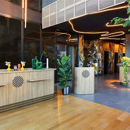 Pullman Hotel *