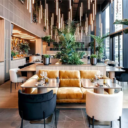 Pullman Hotel *