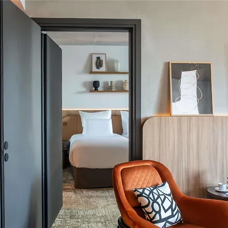 Pullman Hotel *